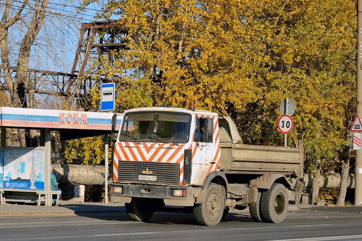 Архангельская область, № М 561 ВН 29 — МАЗ-555102