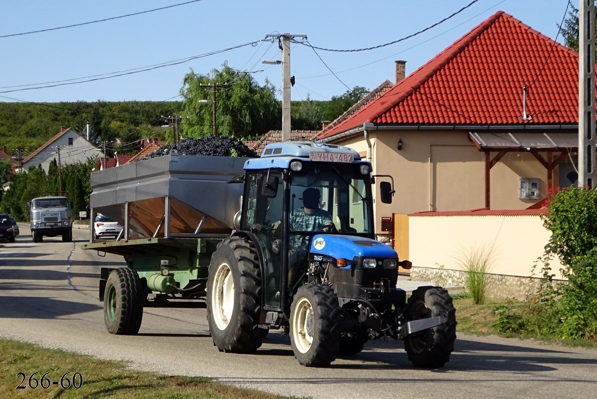 Венгрия, № YHA-487 — New Holland (общая модель); Венгрия — Сбор винограда в Венгрии