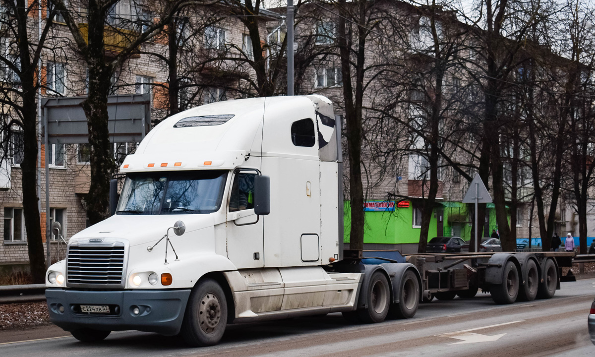 Новгородская область, № С 224 ХВ 53 — Freightliner Century Class