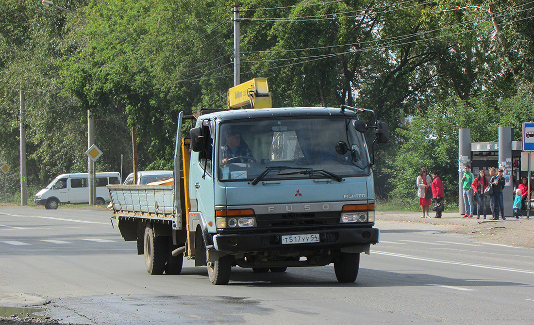 Новосибирская область, № Т 517 УУ 54 — Mitsubishi Fuso Fighter