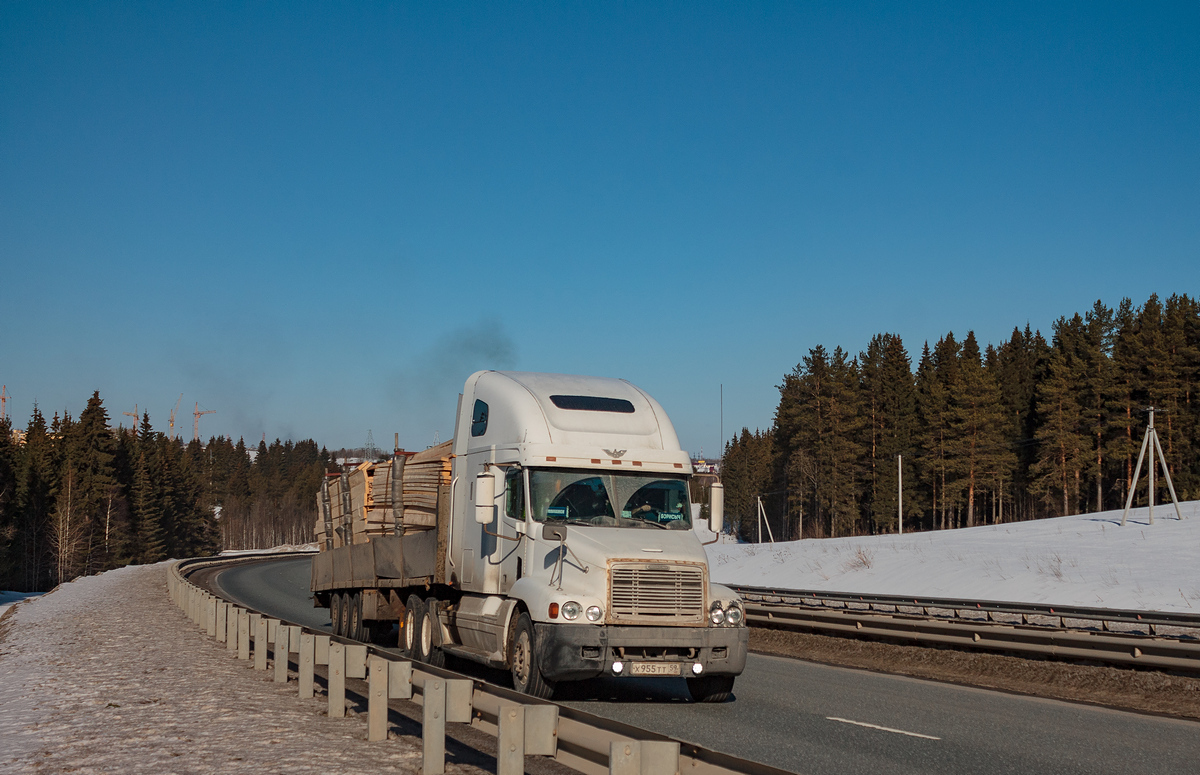 Пермский край, № Х 955 ТТ 59 — Freightliner Century Class