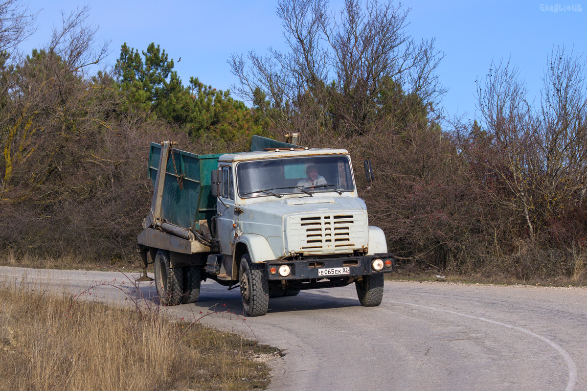 Крым, № Е 065 ЕК 82 — ЗИЛ-433102