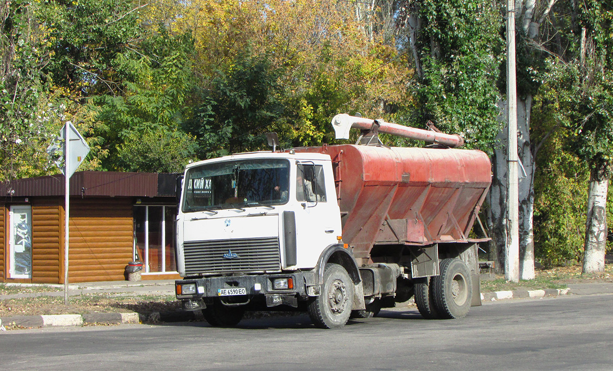 Днепропетровская область, № АЕ 6590 ЕС — МАЗ-533702