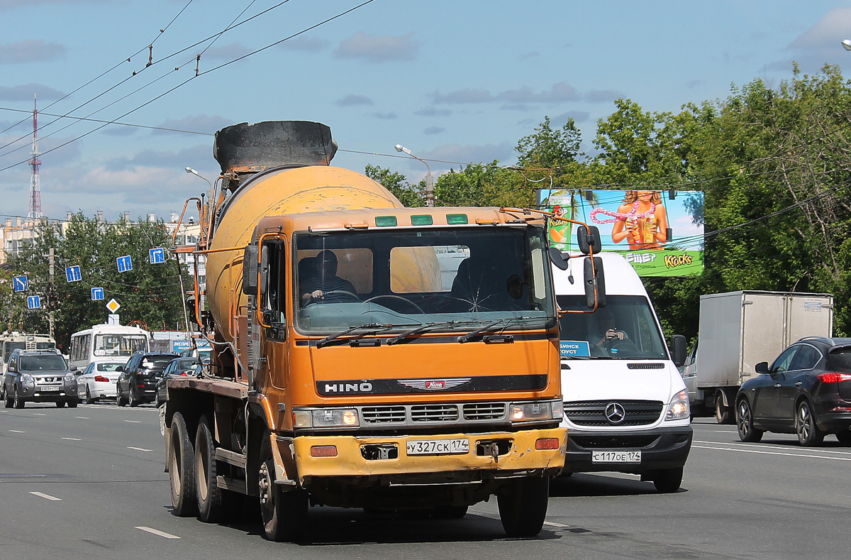 Челябинская область, № У 327 СК 174 — Hino FR