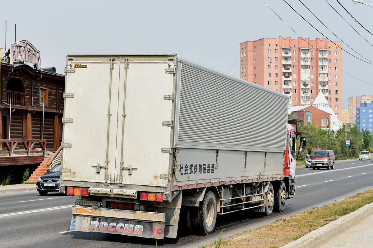 Приморский край, № О 646 АК 125 — Isuzu Giga (общая модель)