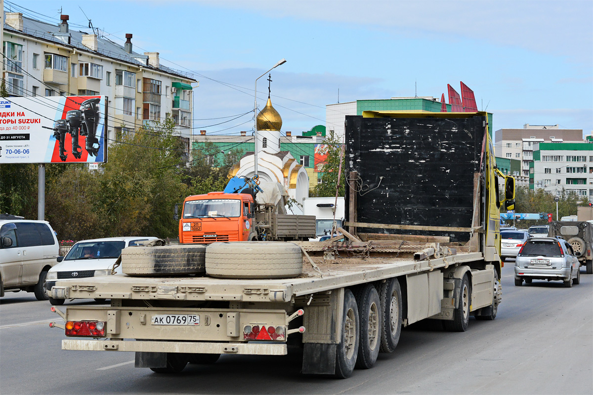 Забайкальский край, № АК 0769 75 — Schmitz Cargobull S.CS (общая модель); Забайкальский край, № М 984 ОК 75 — Volvo ('2002) FH12.440