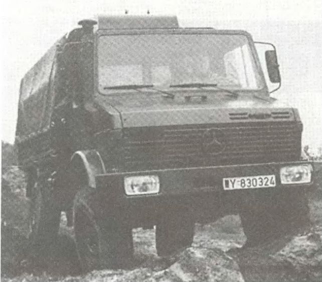 Германия, № Y-830324 — Mercedes-Benz Unimog (общ.м)