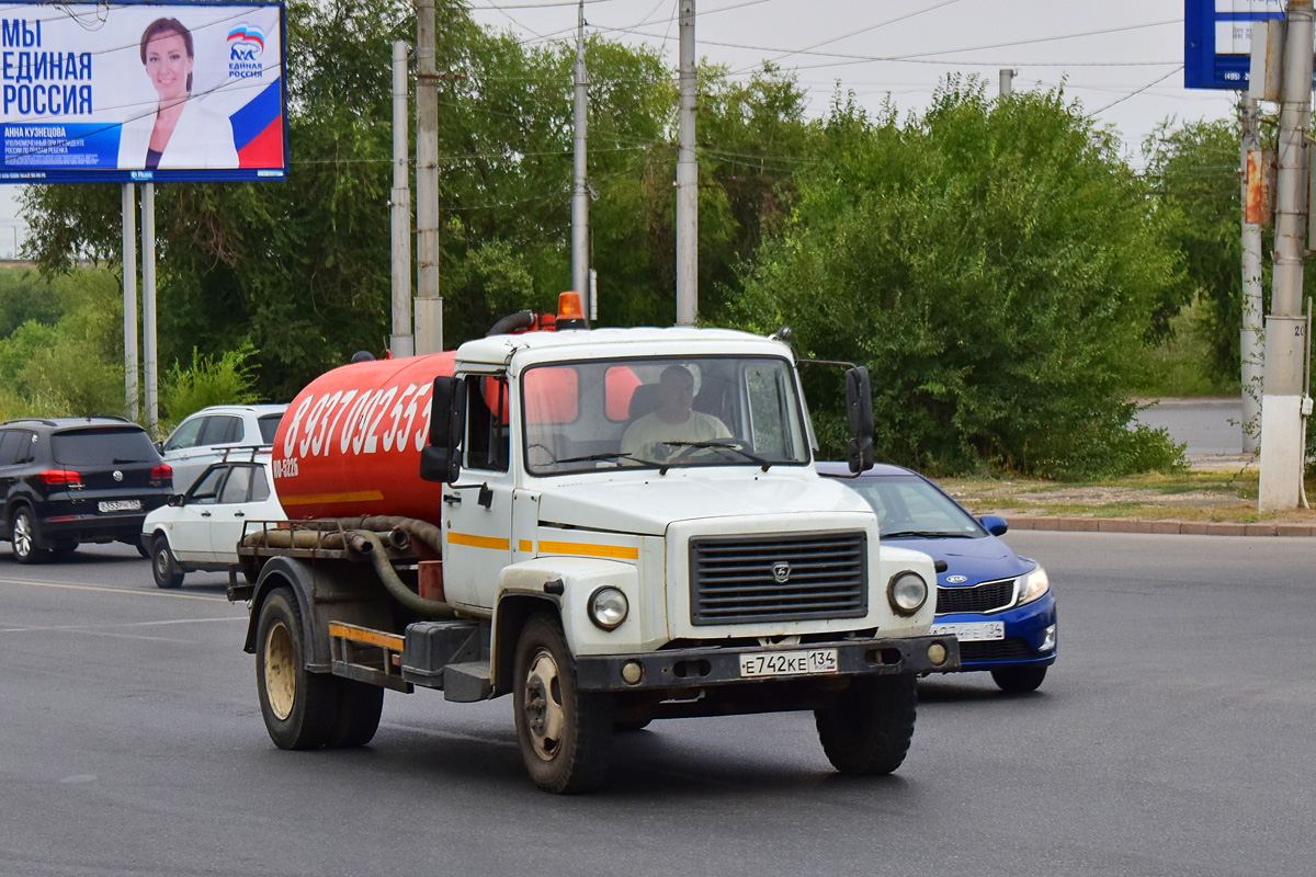 Волгоградская область, № Е 742 КЕ 134 — ГАЗ-3309