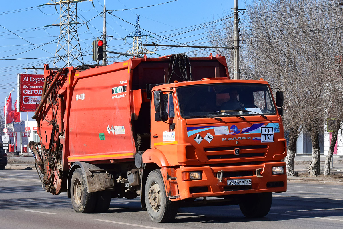 Волгоградская область, № В 935 РР 134 — КамАЗ-53605-L4