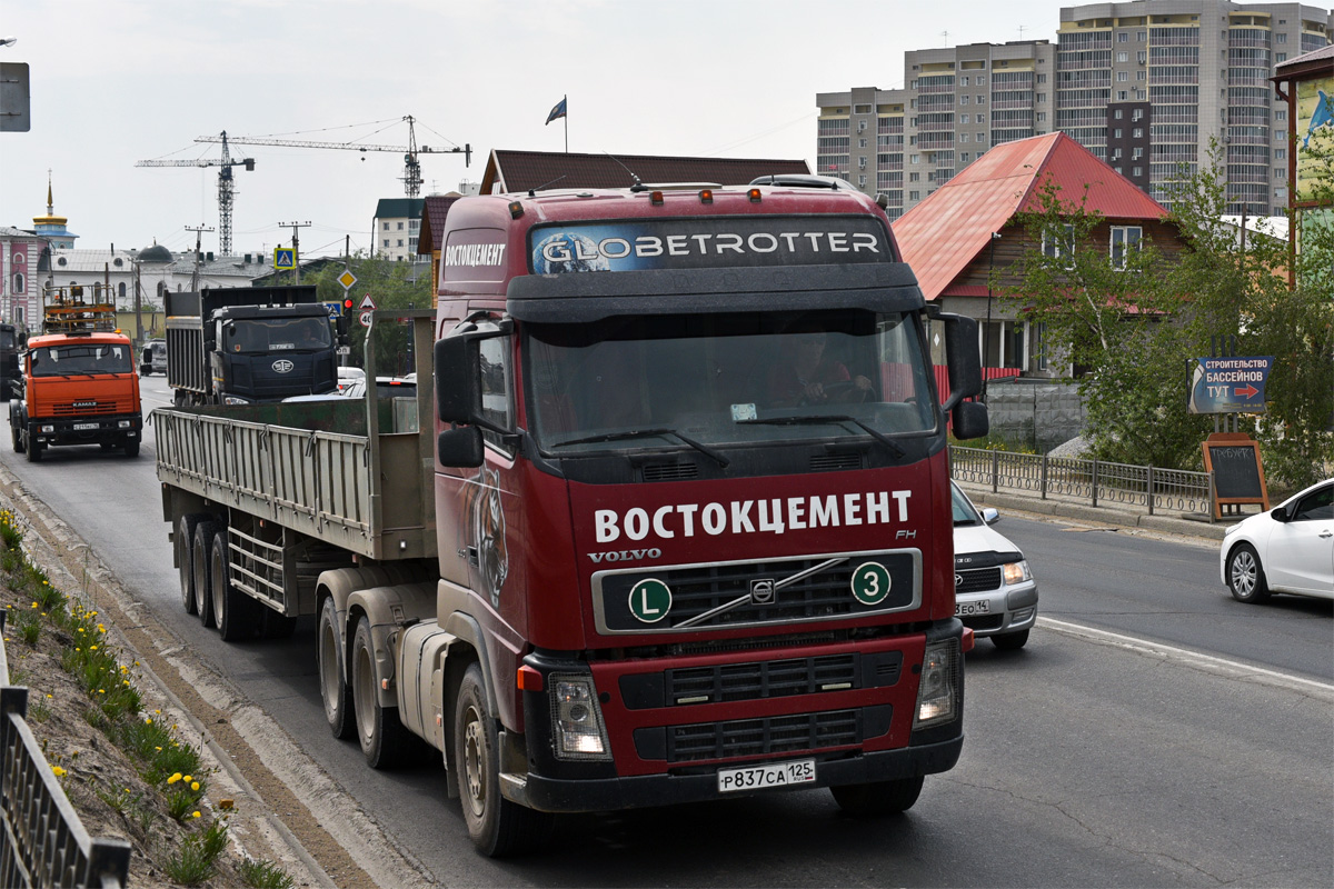 Саха (Якутия), № Р 837 СА 125 — Volvo ('2002) FH12.440