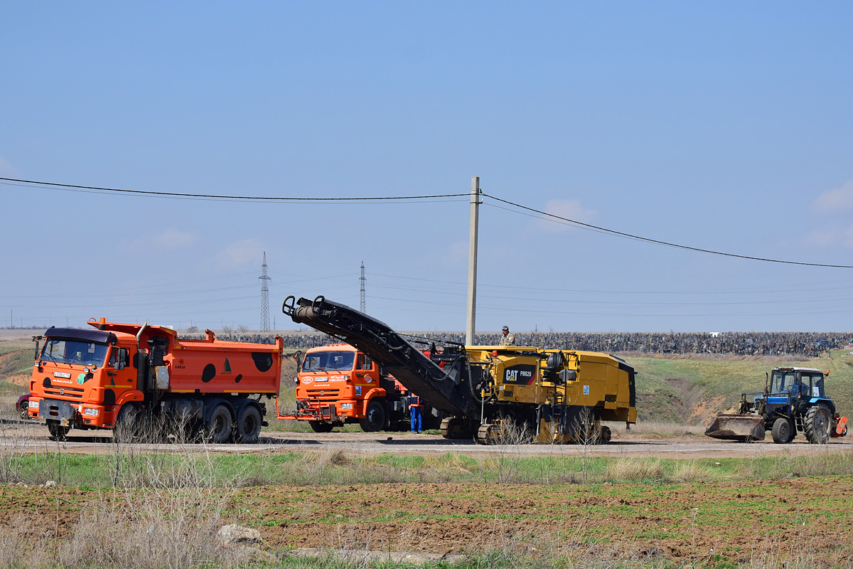 Волгоградская область, № Е 338 ОС 134 — КамАЗ-65115-A5; Волгоградская область, № 1147 ВМ 34 — Caterpillar (общая модель); Волгоградская область, № 9537 ВН 34 — Беларус-82.1; Волгоградская область — Разные фотографии