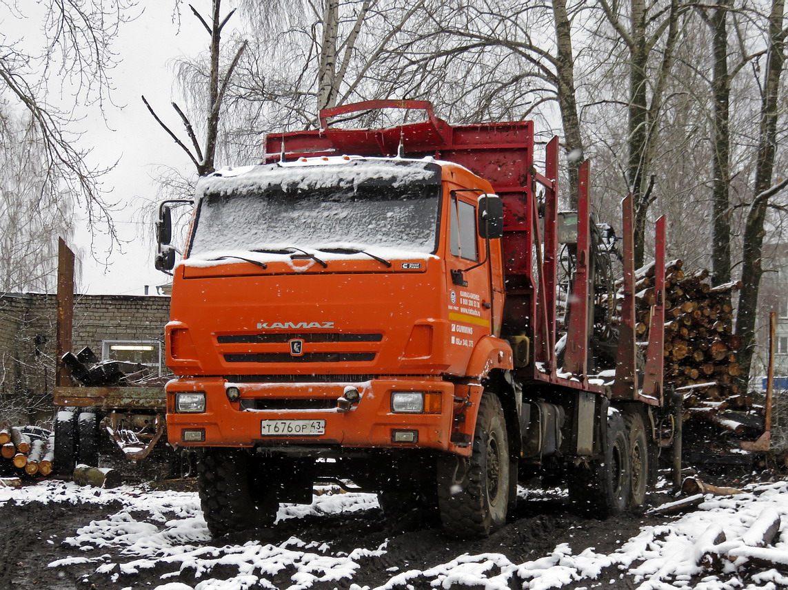 Кировская область, № Т 676 ОР 43 — КамАЗ-43118 [X8V]