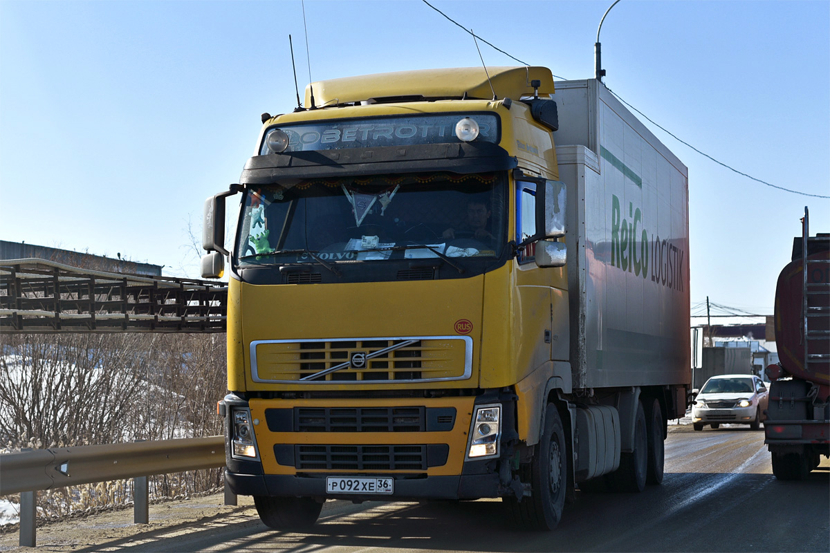 Воронежская область, № Р 092 ХЕ 36 — Volvo ('2002) FH12.400