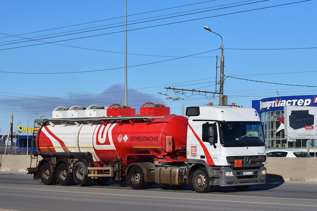 Волгоградская область, № М 957 ЕЕ 750 — Mercedes-Benz Actros '09 1844 [Z9M]