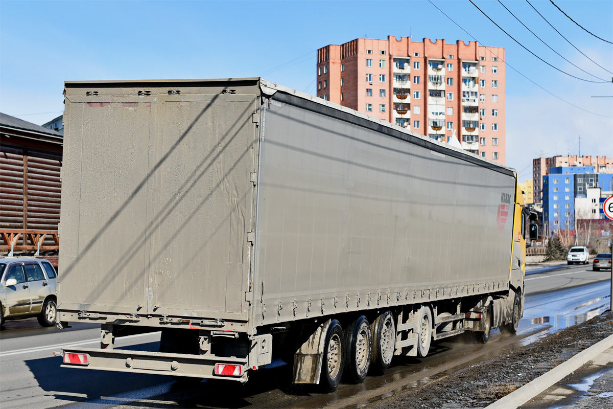 Красноярский край, № Е 974 ОХ 124 — Renault T-Series ('2013); Красноярский край, № НА 4098 24 —  Прочие модели