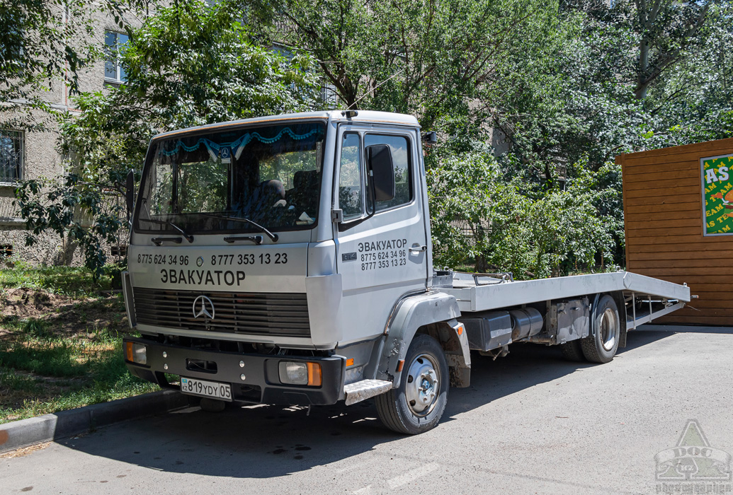 Алматинская область, № 819 YDY 05 — Mercedes-Benz LK 814