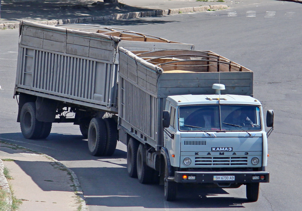 Одесская область, № ВН 6730 АВ — КамАЗ-53212