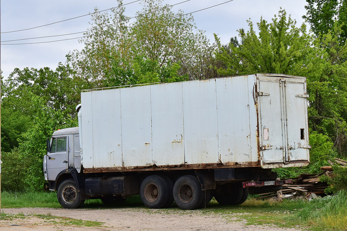 Волгоградская область, № Е 909 РЕ 62 — КамАЗ-53212