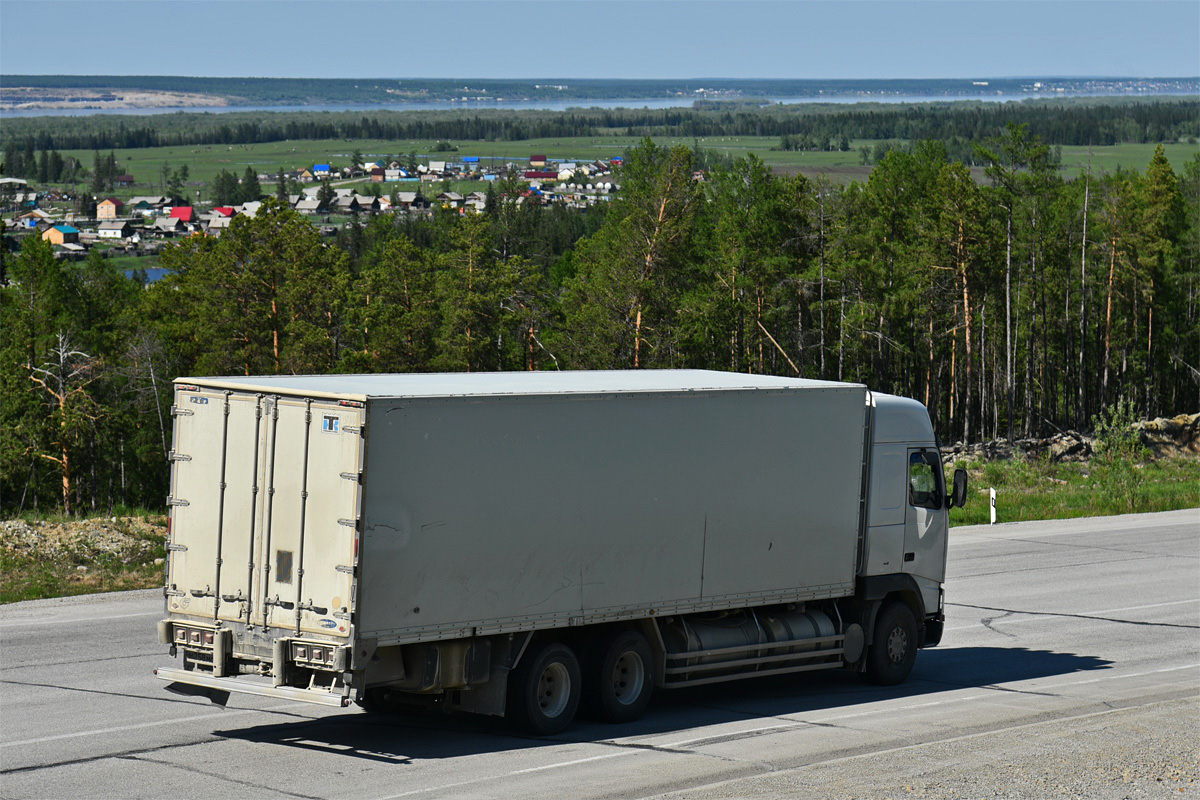 Забайкальский край, № М 258 МС 75 — Volvo ('1993) FH-Series