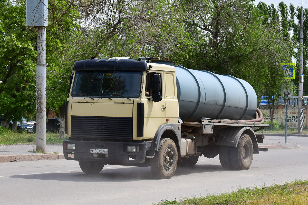 Волгоградская область, № М 186 АХ 134 — МАЗ-53366