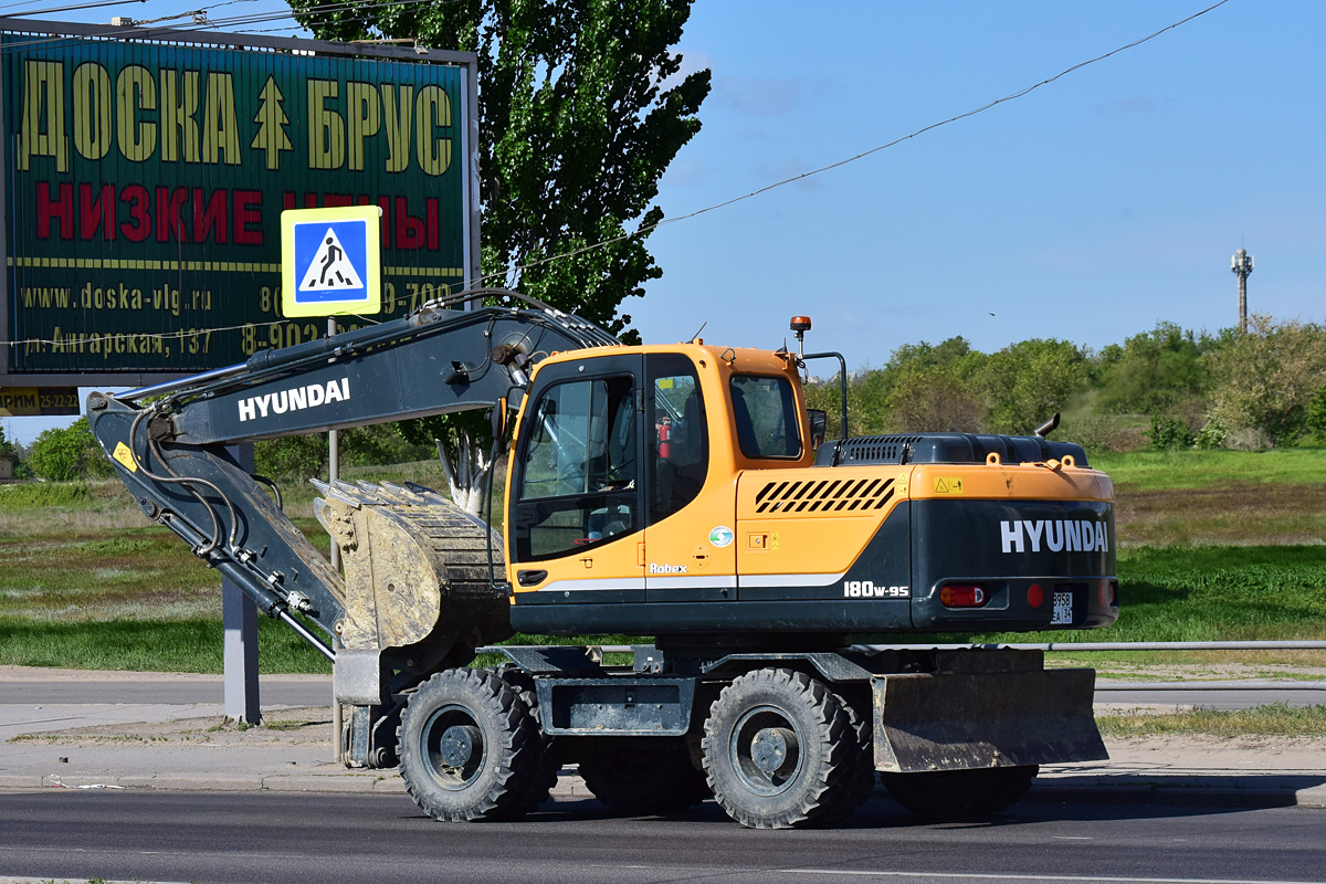 Волгоградская область, № 8958 ЕА 34 — Hyundai R180W