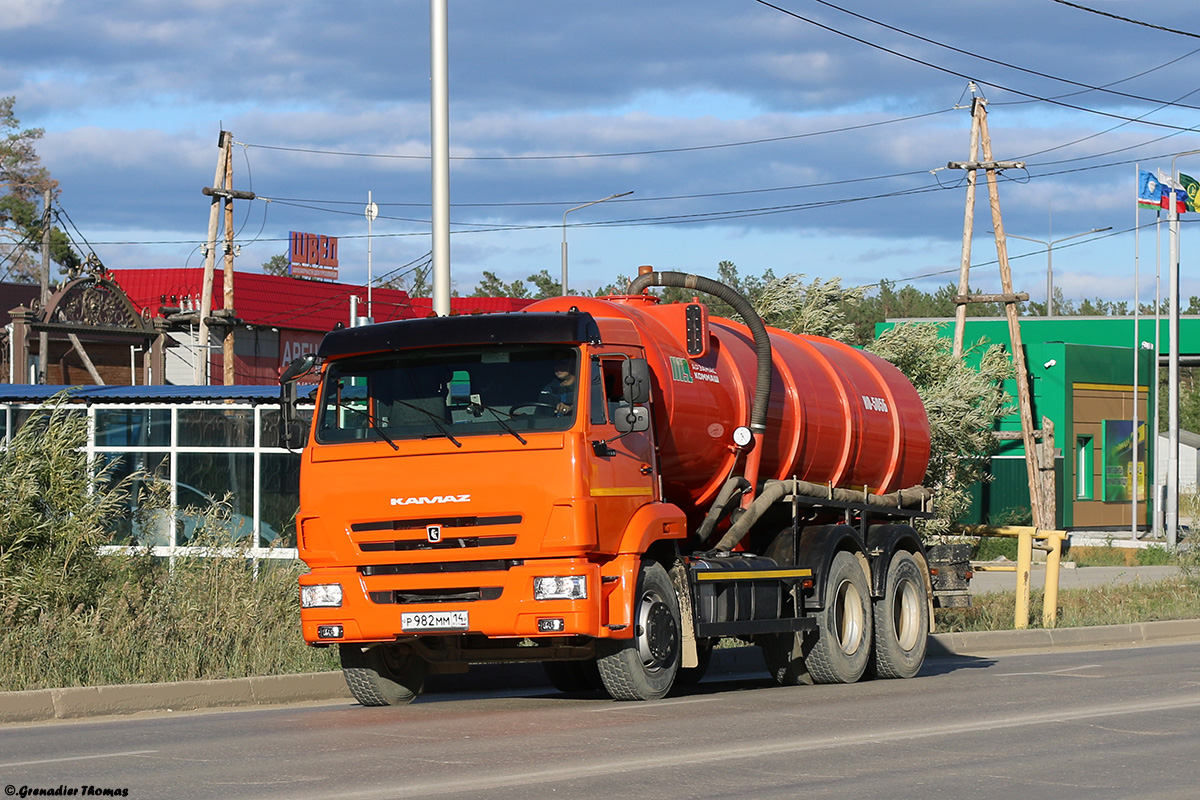 Саха (Якутия), № Р 982 ММ 14 — КамАЗ-65115-13 [65115N]