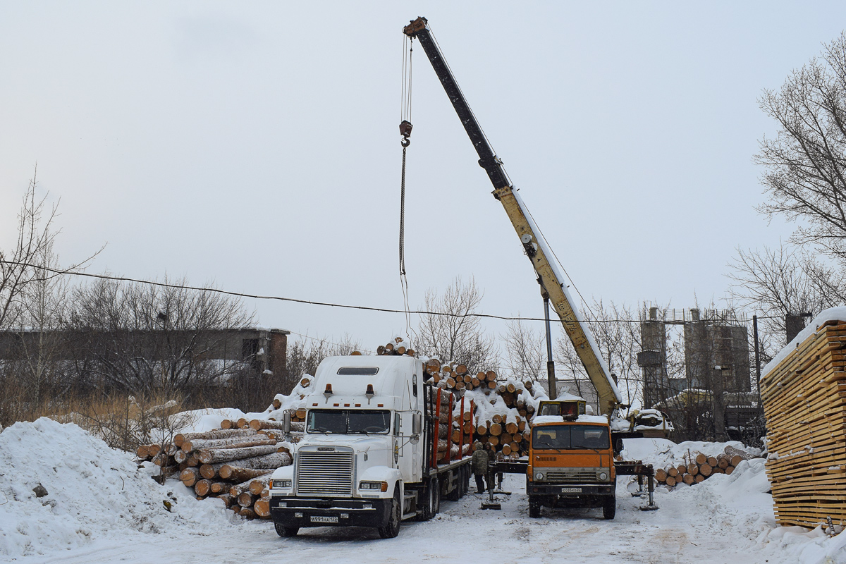 Алтайский край, № А 991 НА 122 — Freightliner FLD 120; Алтайский край, № С 035 КО 22 — КамАЗ-53213