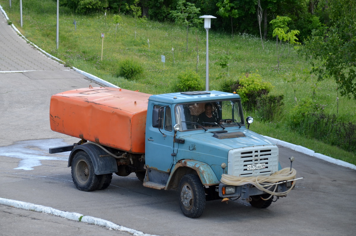 Саратовская область, № О 975 АА 64 — ЗИЛ-432932