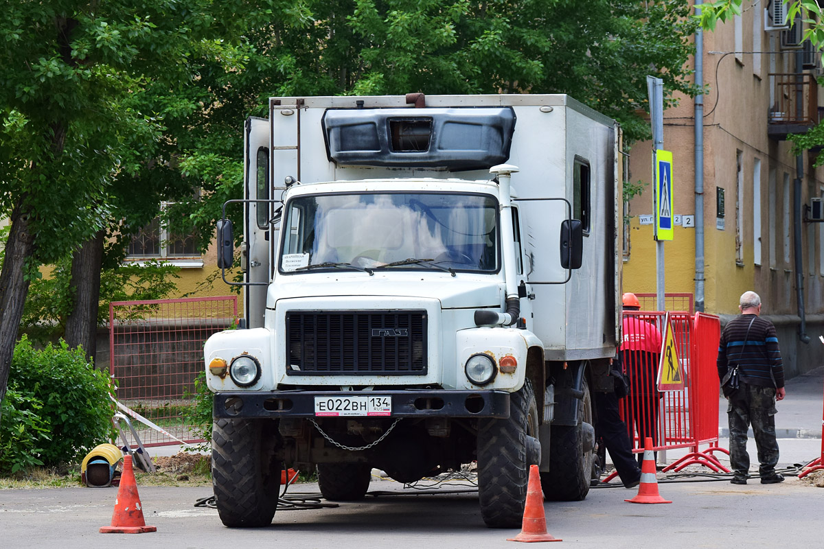 Волгоградская область, № Е 022 ВН 134 — ГАЗ-33081 «Садко»