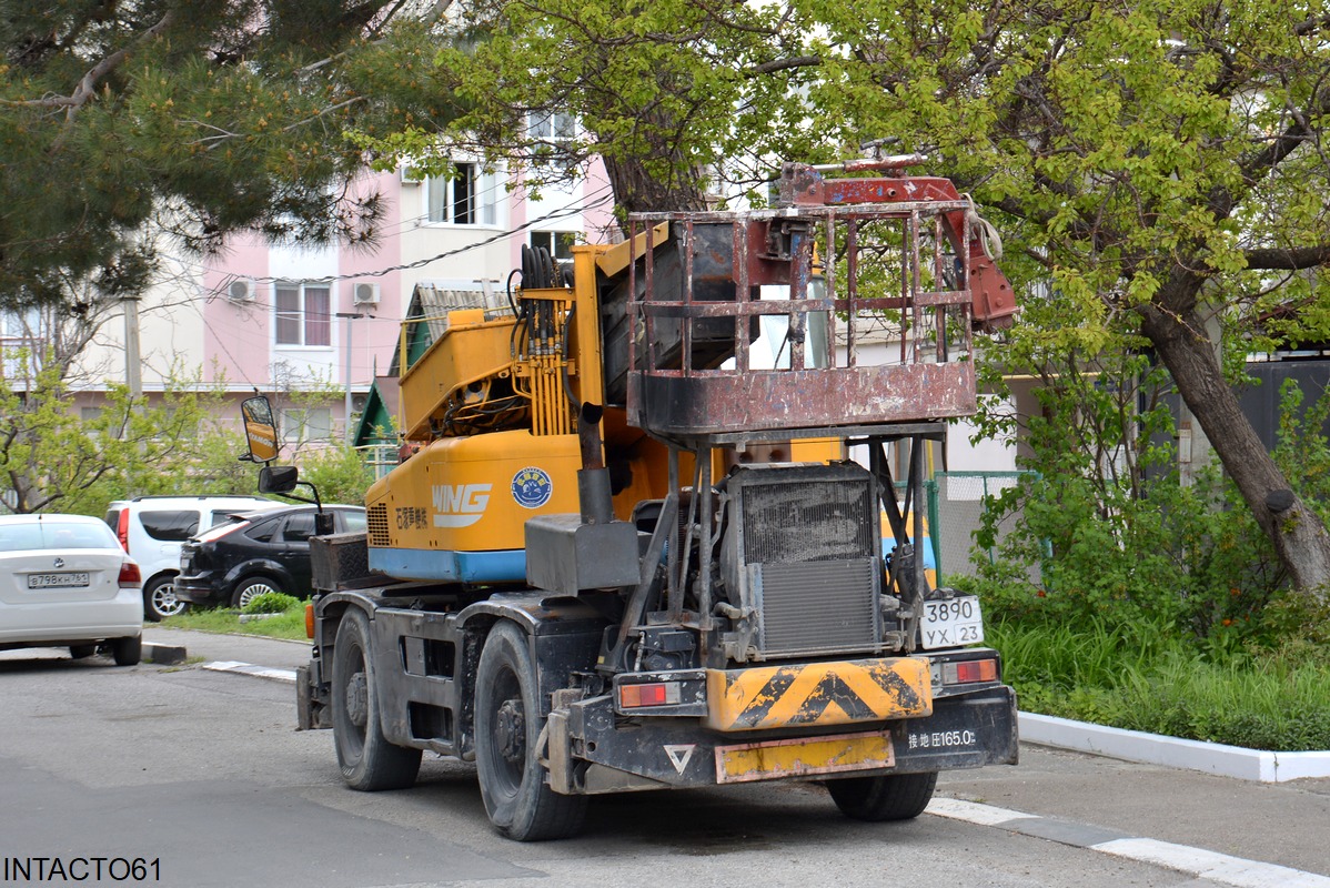 Краснодарский край, № 3890 УХ 23 — Komatsu (общая модель)