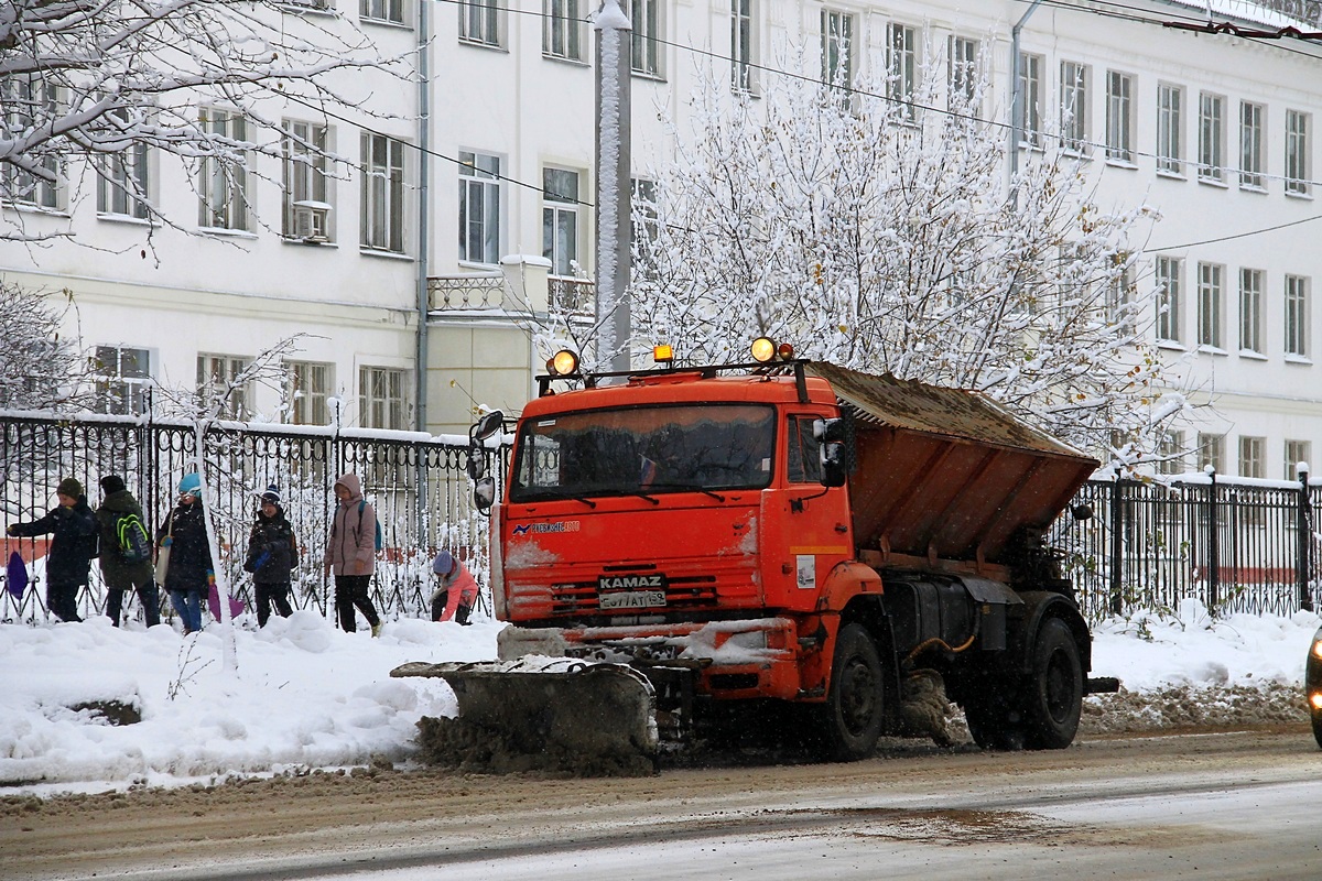 Пермский край, № Е 877 АТ 159 — КамАЗ-53605-62