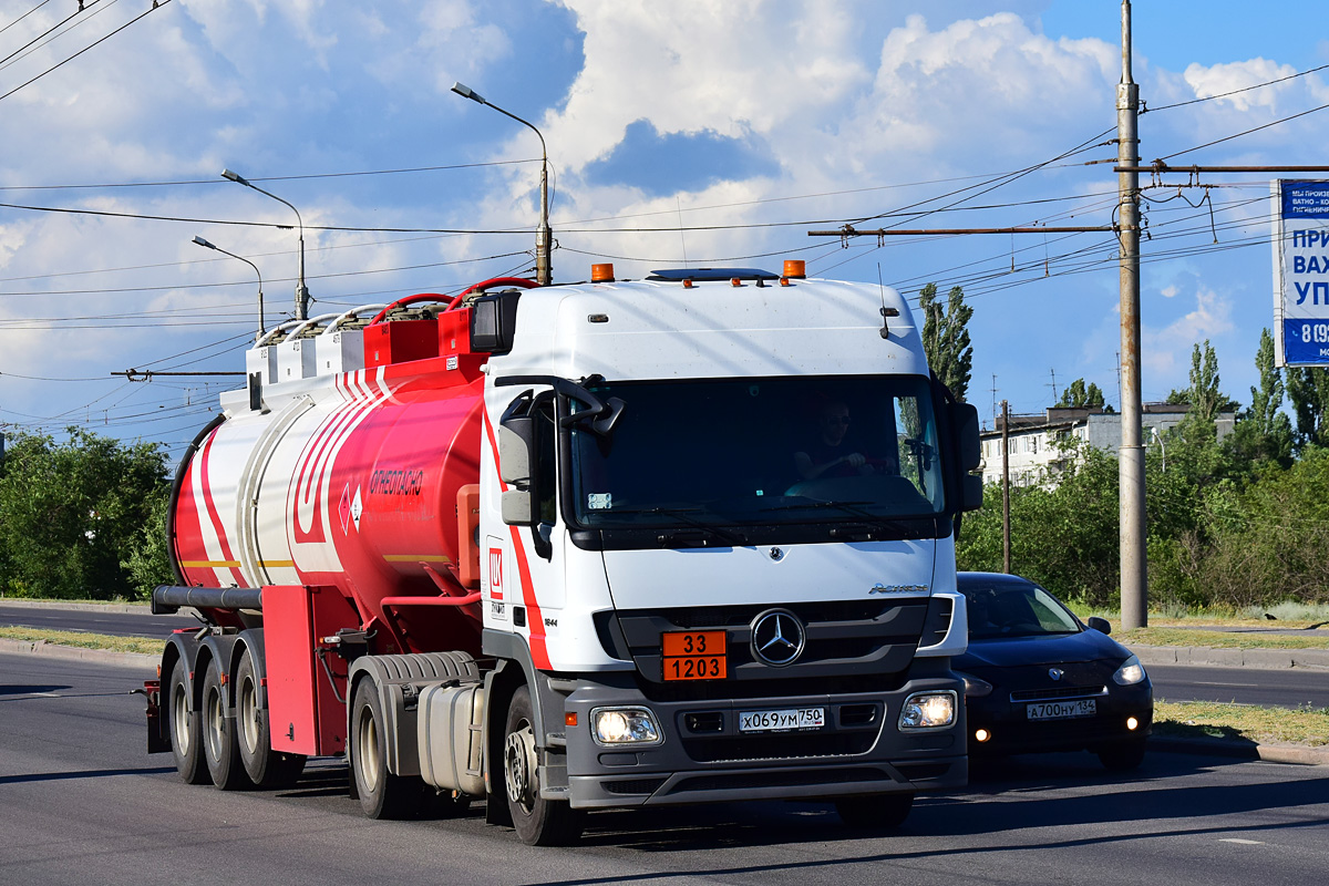 Волгоградская область, № Х 069 УМ 750 — Mercedes-Benz Actros '09 1844 [Z9M]