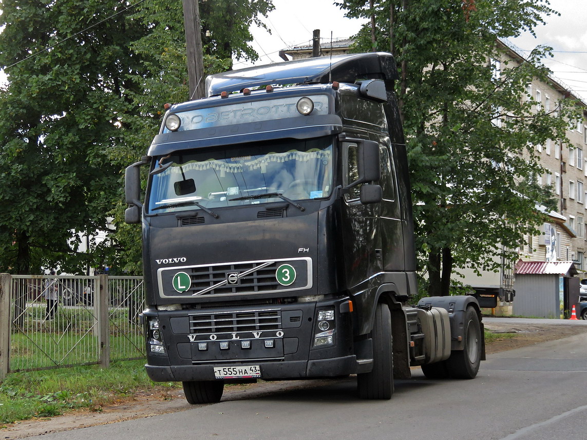 Кировская область, № Т 555 НА 43 — Volvo ('2002) FH12.400