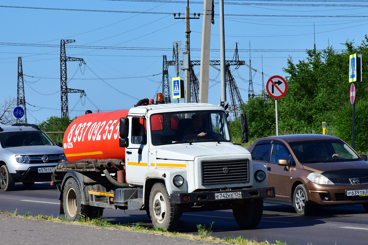 Волгоградская область, № Е 742 КЕ 134 — ГАЗ-3309