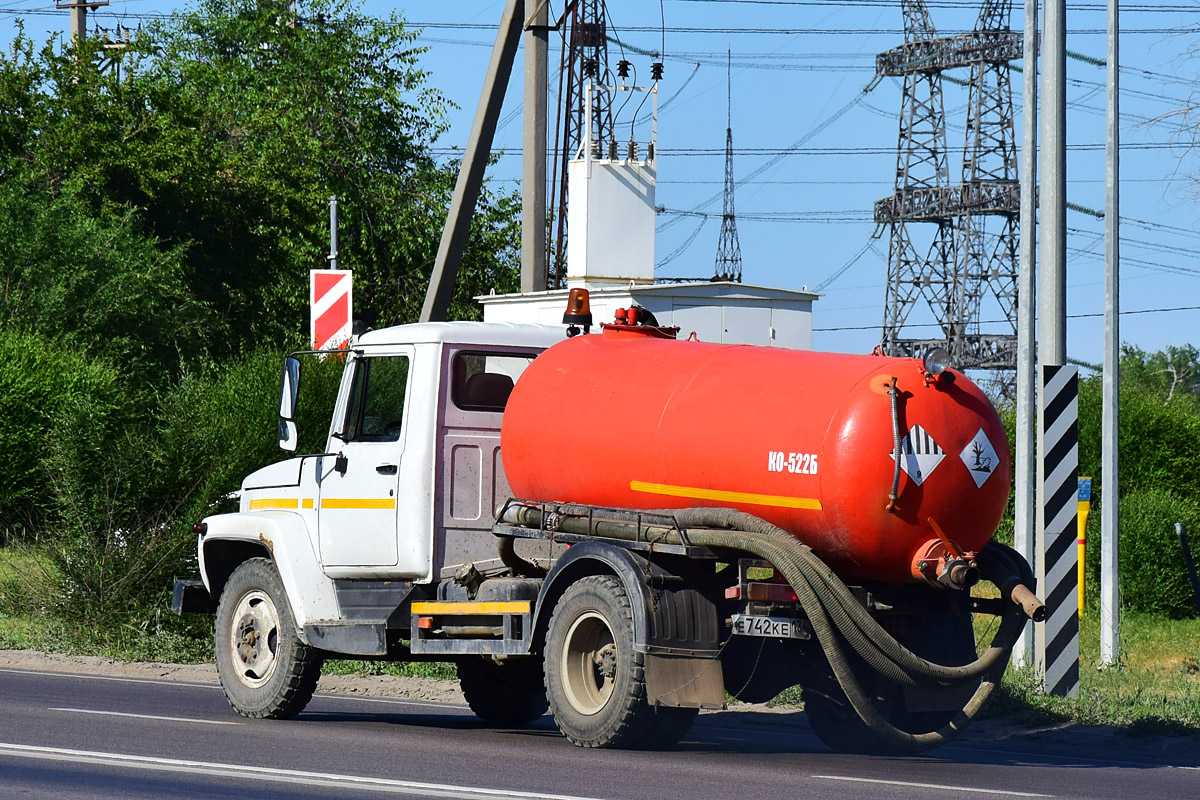 Волгоградская область, № Е 742 КЕ 134 — ГАЗ-3309