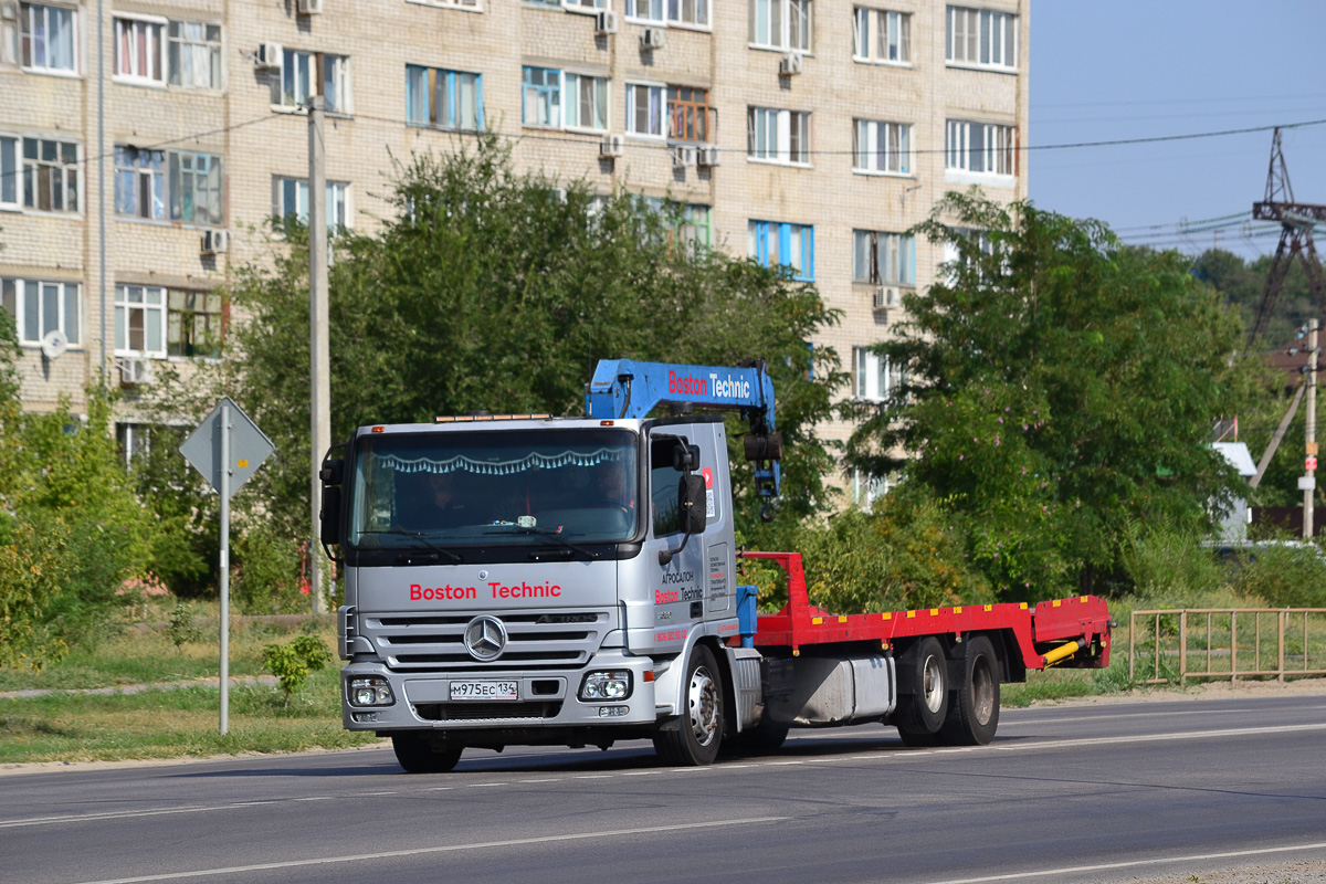 Волгоградская область, № М 975 ЕС 134 — Mercedes-Benz Actros ('2003) 1836