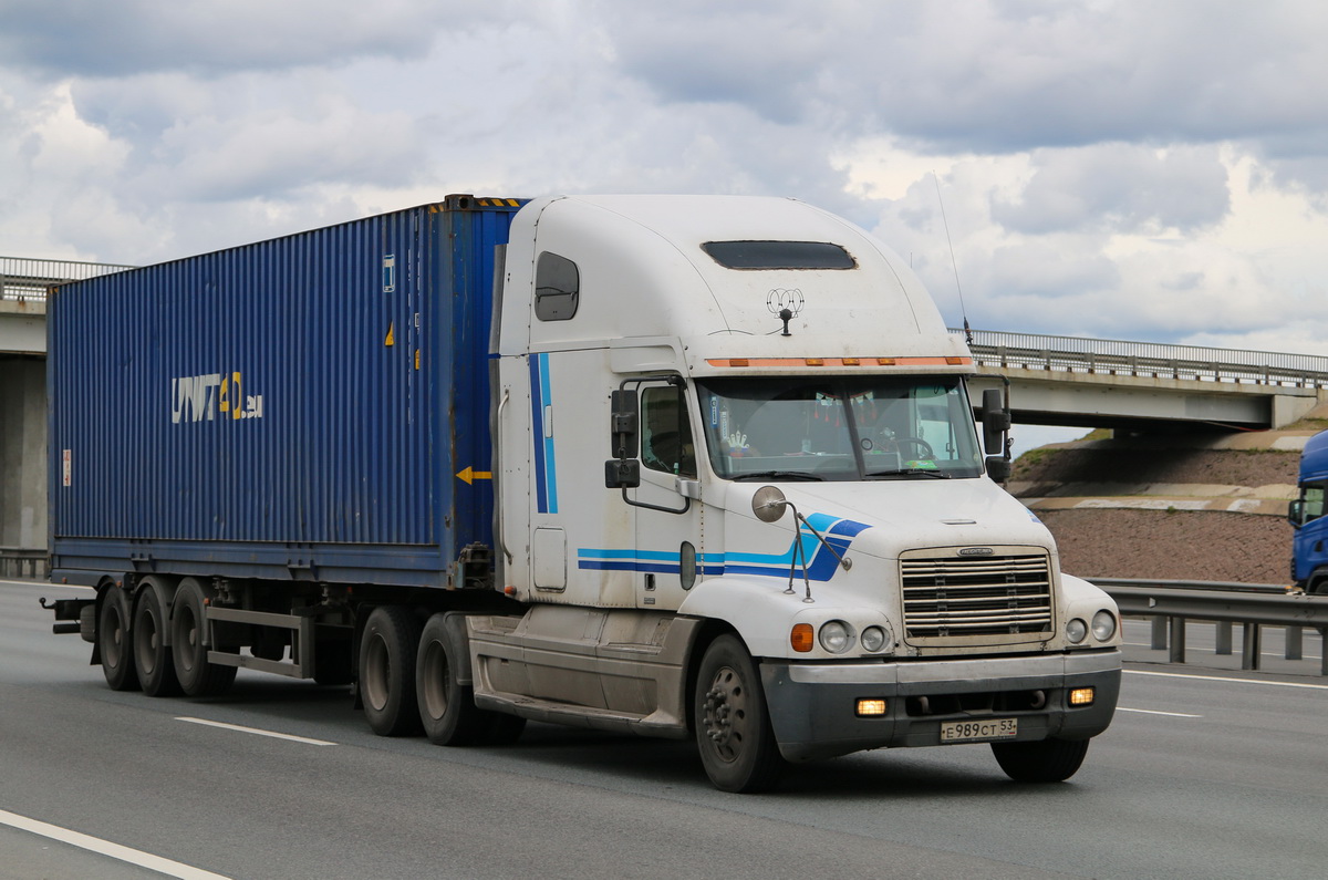 Новгородская область, № Е 989 СТ 53 — Freightliner Century Class