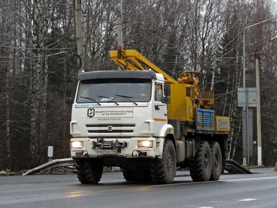 Свердловская область, № М 605 ВЕ 196 — КамАЗ-43118-50