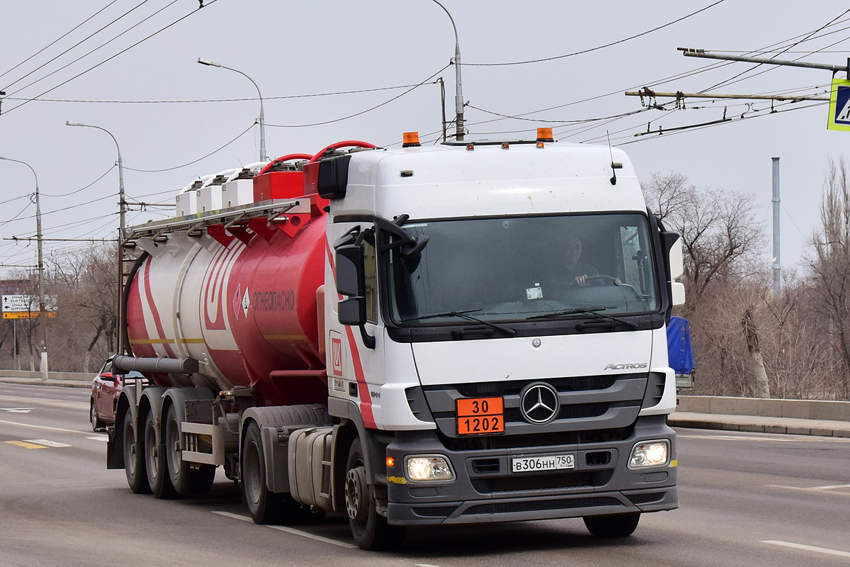 Московская область, № В 306 НН 750 — Mercedes-Benz Actros ('2009) 1844