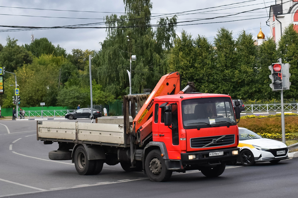 Москва, № Р 339 ВХ 777 — Volvo ('2001) FL