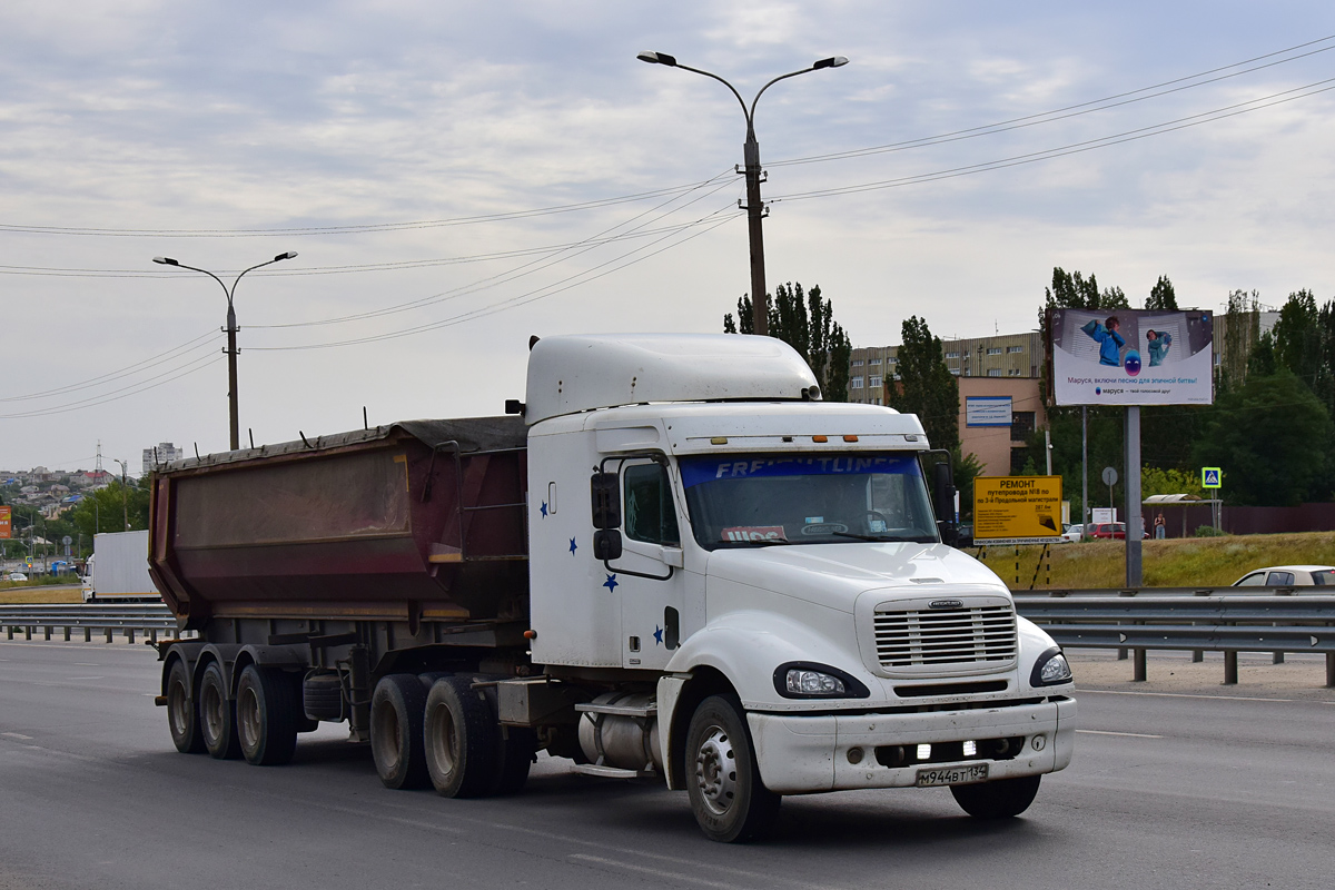 Волгоградская область, № М 944 ВТ 134 — Freightliner Columbia