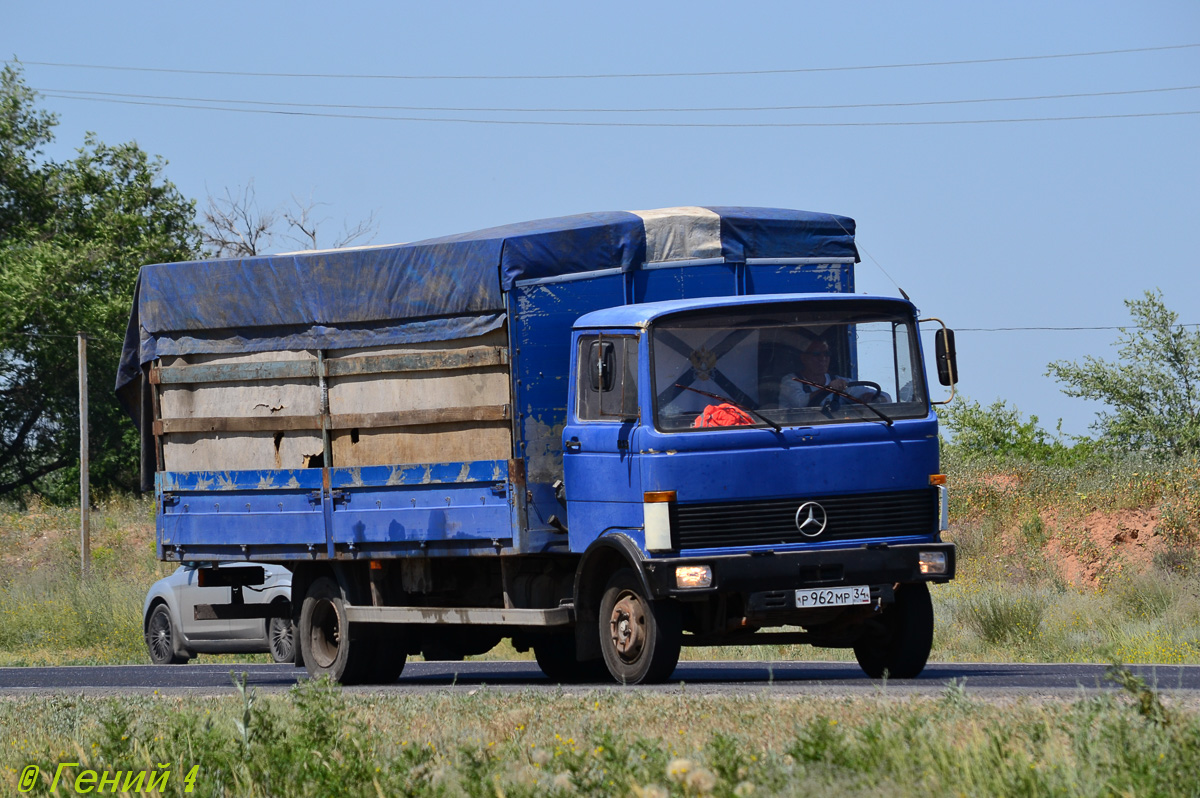 Волгоградская область, № Р 962 МР 34 — Mercedes-Benz LP (общ. мод.)