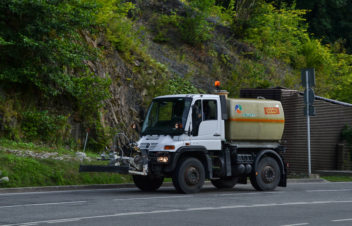 Краснодарский край, № В 405 НМ 77 — Mercedes-Benz Unimog U400