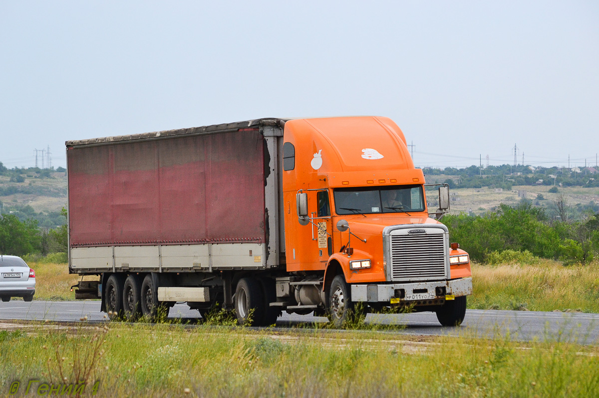 Волгоградская область, № Р 011 УО 34 — Freightliner FLD 120 SD