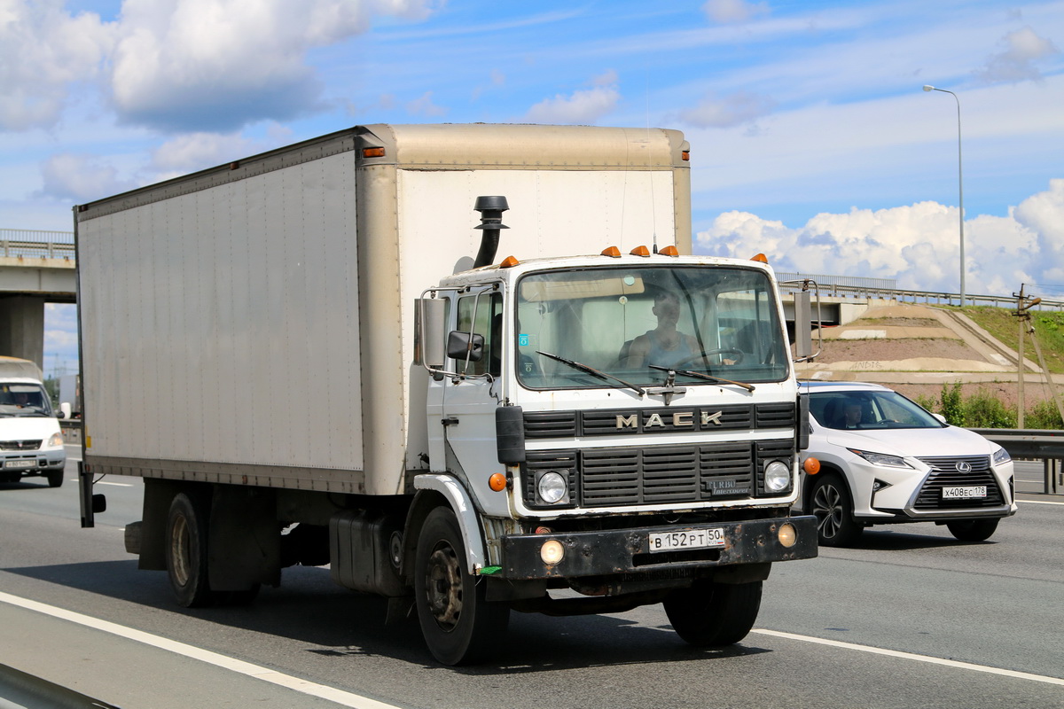 Московская область, № В 152 РТ 50 — Mack (общая модель)