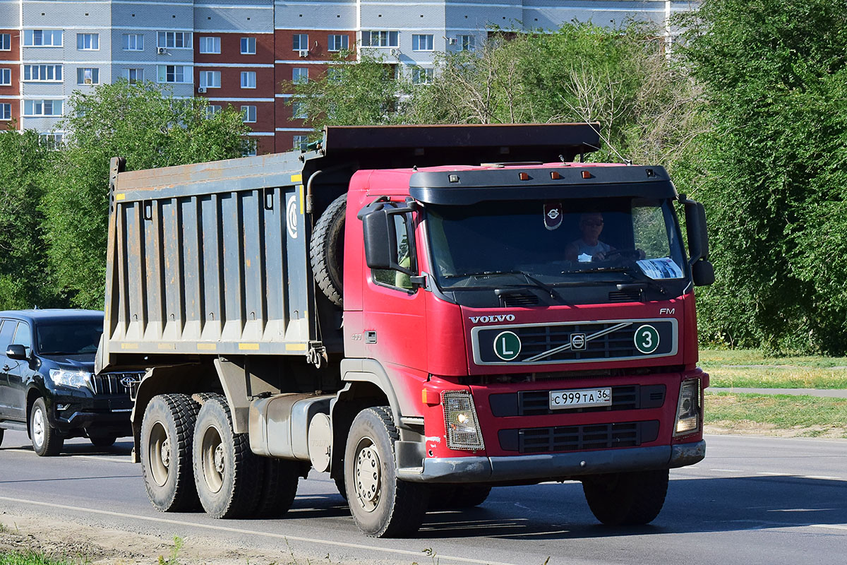 Волгоградская область, № С 999 ТА 36 — Volvo ('2002) FM12.400