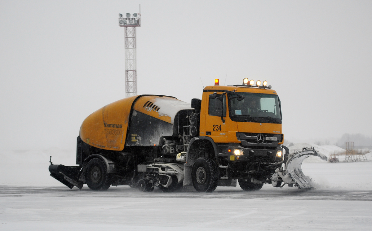 Новосибирская область, № 234 — Mercedes-Benz Actros ('2009) 2032