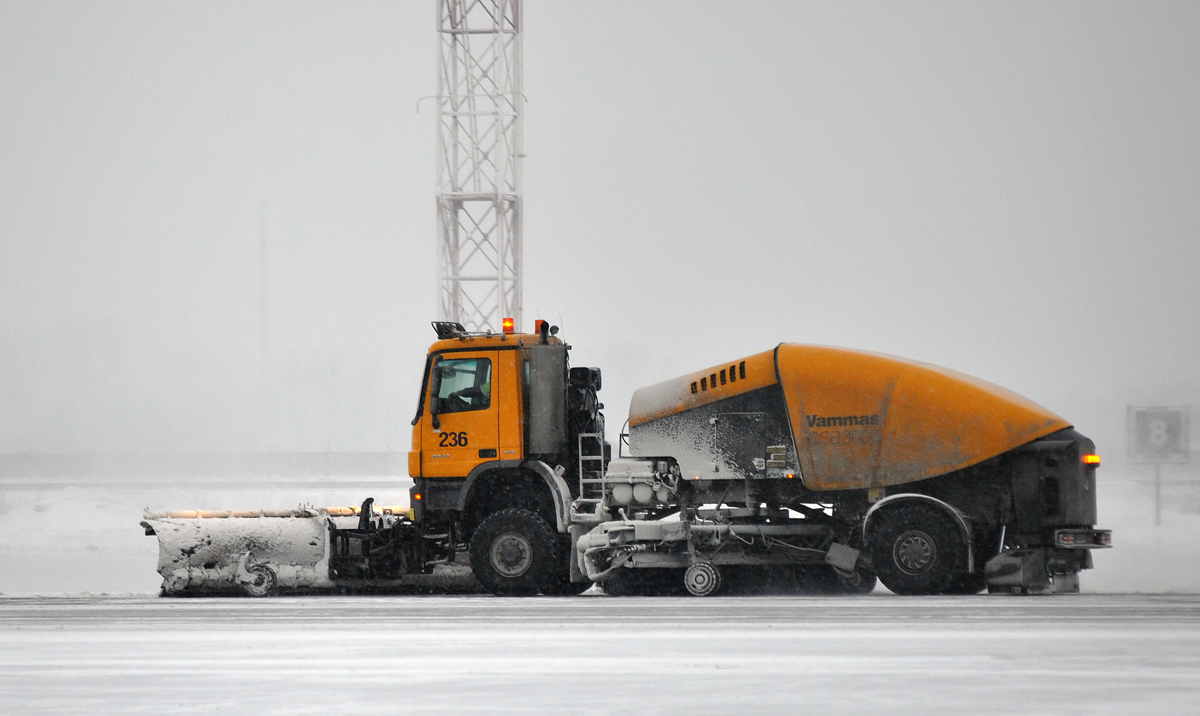 Новосибирская область, № 236 — Mercedes-Benz Actros ('2009) 2032