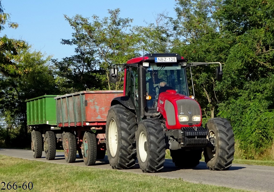 Венгрия, № NBZ-126 — Valtra (общая модель); Венгрия — Сбор винограда в Венгрии