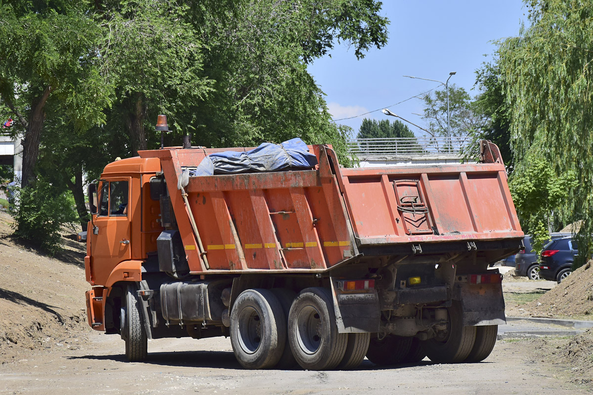 Волгоградская область, № В 990 ЕЕ 134 — КамАЗ-65115-L4